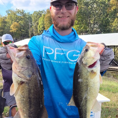 Wyatt Peterson took 1st with a total weight of 13.58 lbs. - This is best 2 bass from his Saturday catch (9.60 lbs) including 2nd Big Bass of 3.42 lbs..