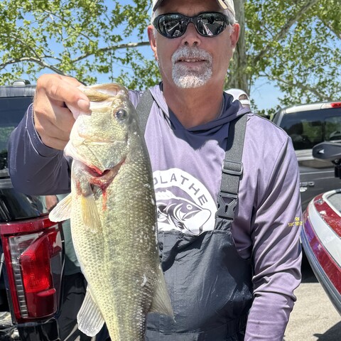 Dean Nelson - Sunday (Big Bass of 4.09 lbs.)
